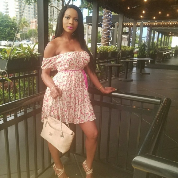 Meet your Posher, Chanel - Picture 1 of 1